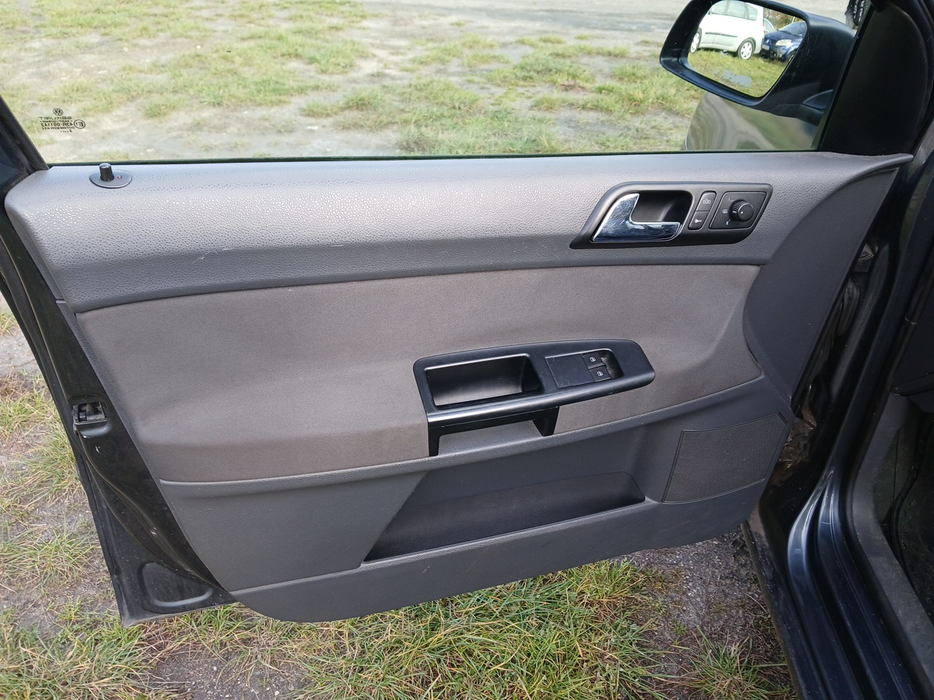 Zdjęcie tapicerki drzwi przednich lewych