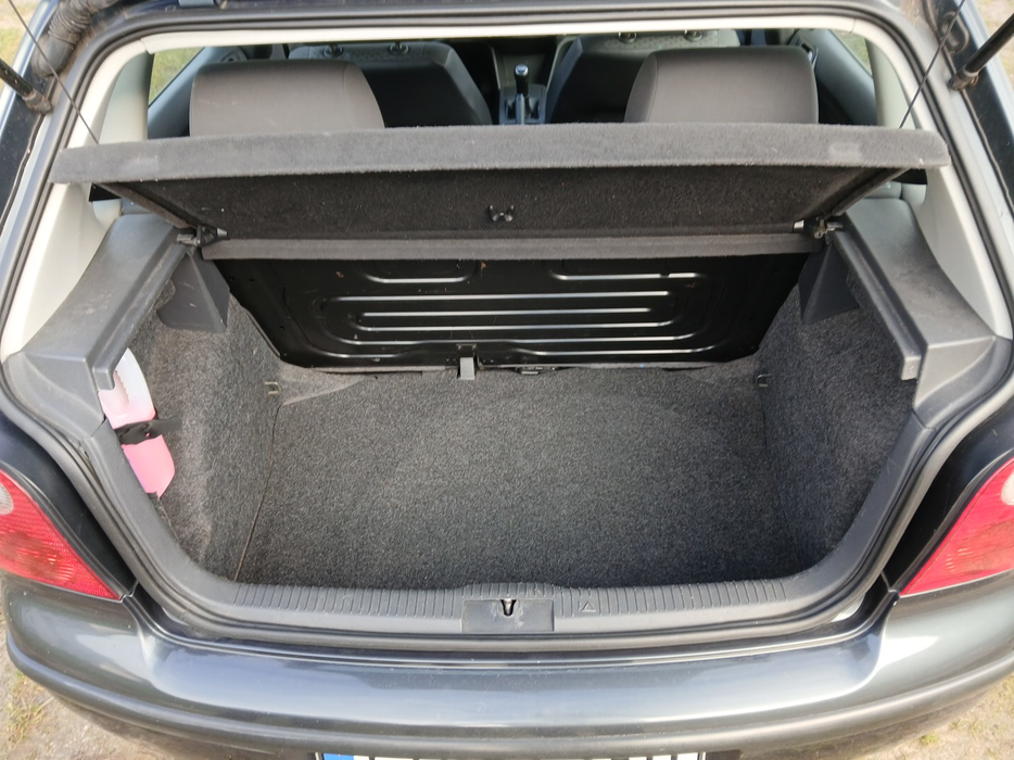 Zdjęcie przestrzeni bagażowej