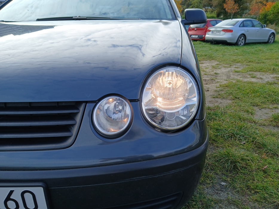 Zdjęcie oświetlenia przedniego i dolnego lewego