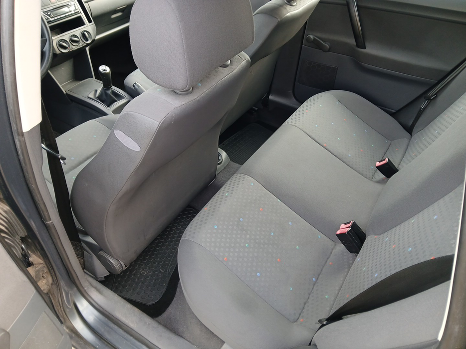 Zdjęcie wnętrza od kierowcy, tył