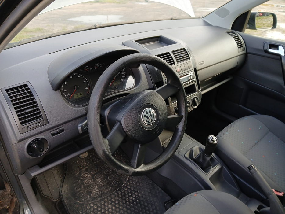 Zdjęcie kokpitu i kierownicy