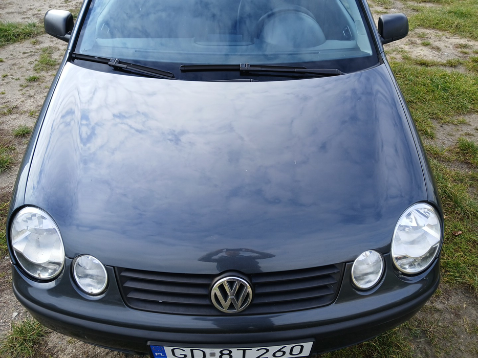 Zdjęcie pokrywy komory silnika