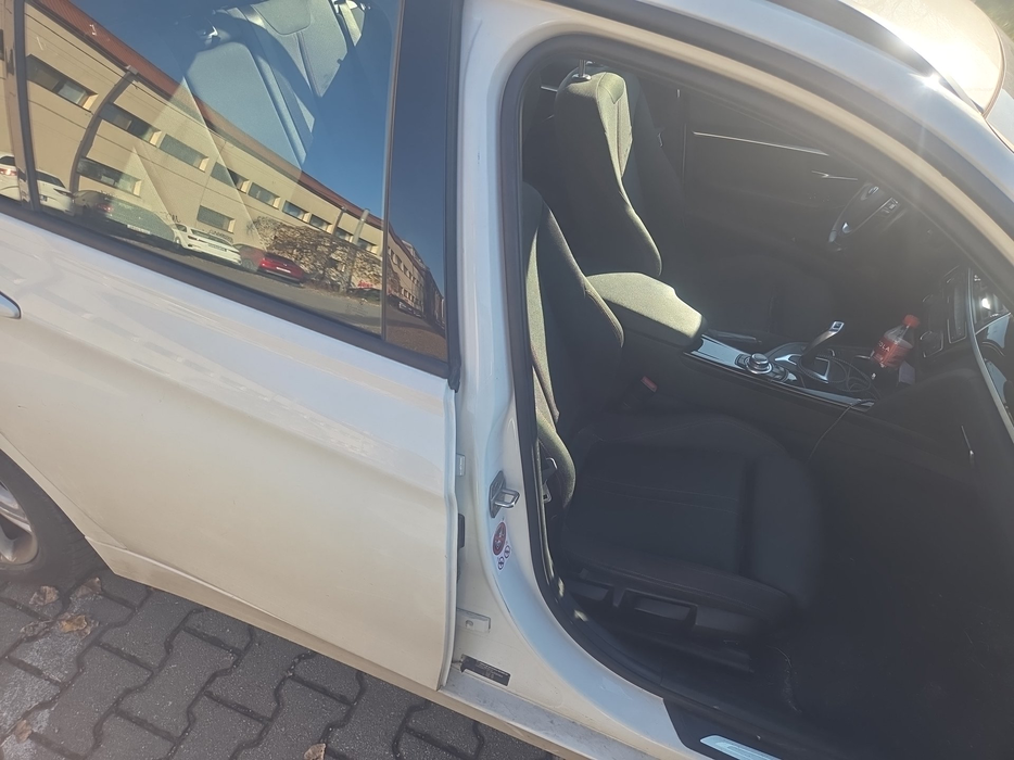 Zdjęcie słupka B prawego