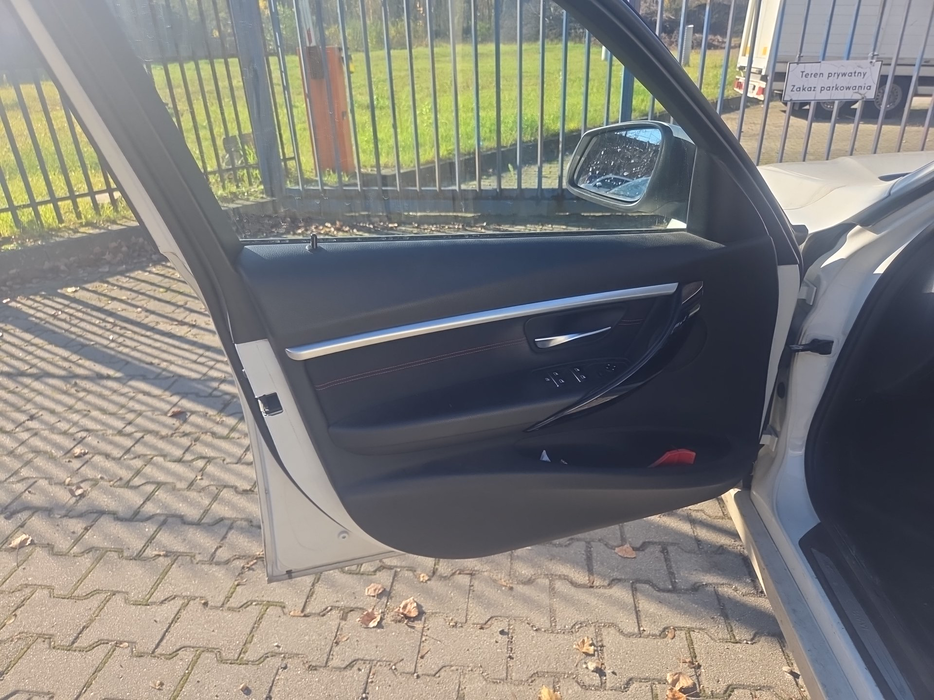 Zdjęcie tapicerki drzwi przednich lewych