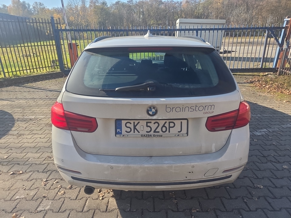 Zdjęcie pokrywy bagażnika