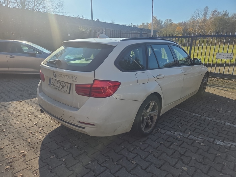 Zdjęcie po ukosie, prawy tył