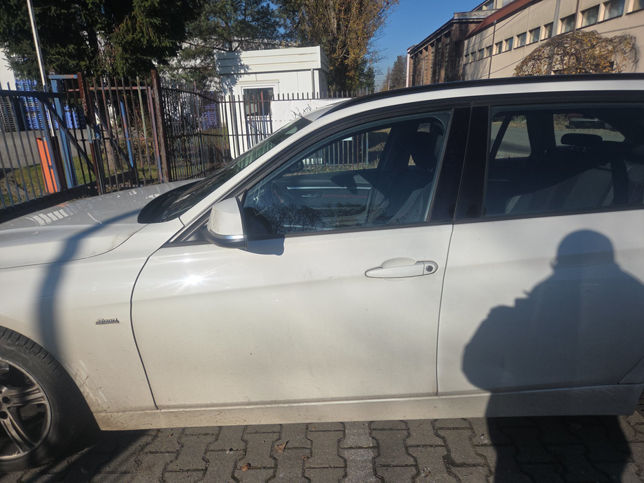 Zdjęcie drzwi przednich lewych wraz z szybą