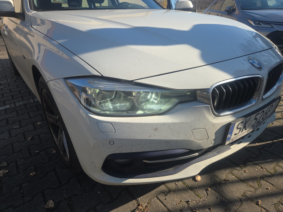 Zdjęcie oświetlenia przedniego i dolnego prawego