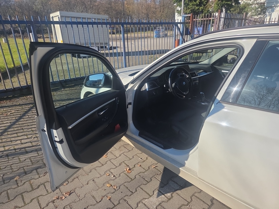 Zdjęcie wnętrza od kierowcy, przód