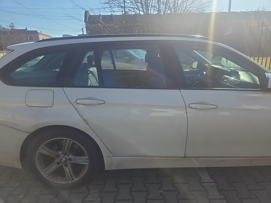 Zdjęcie drzwi tylnych prawych wraz z szybą