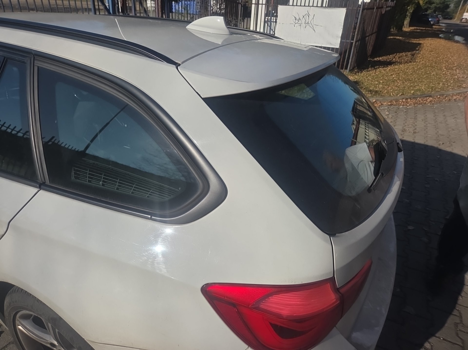 Zdjęcie słupka C lewego