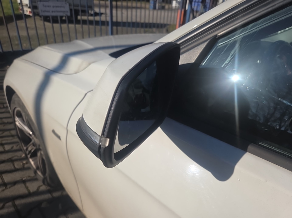 Zdjęcie zwierciadła lusterka lewego