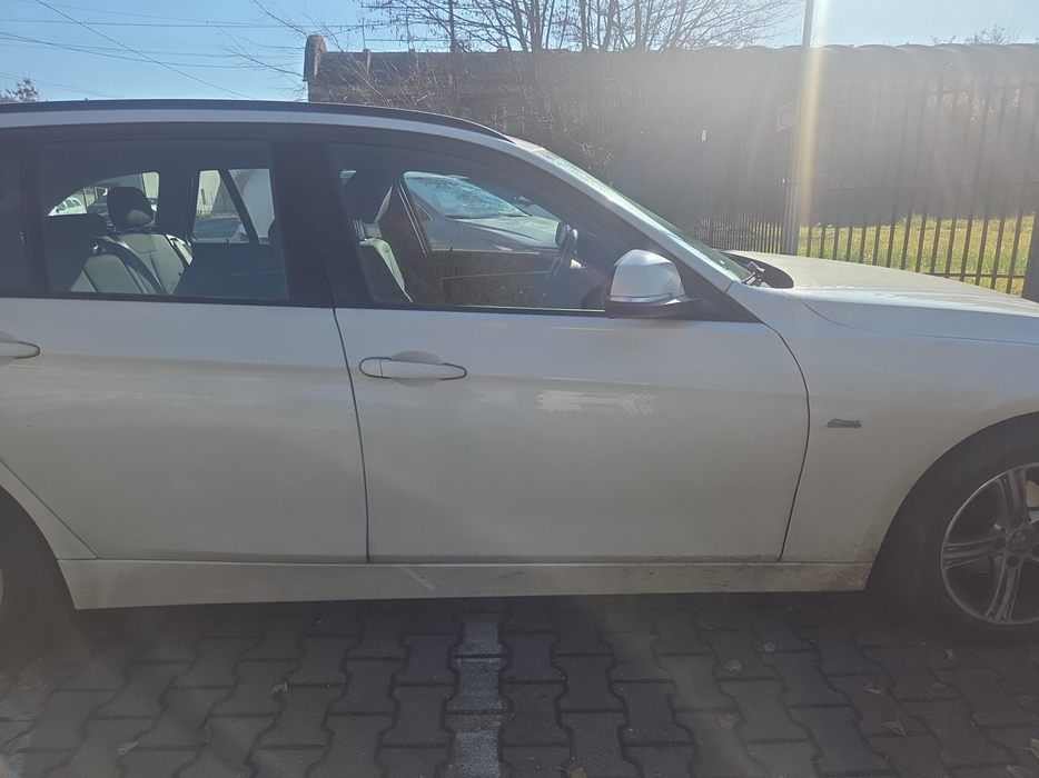 Zdjęcie drzwi przednich prawych wraz z szybą