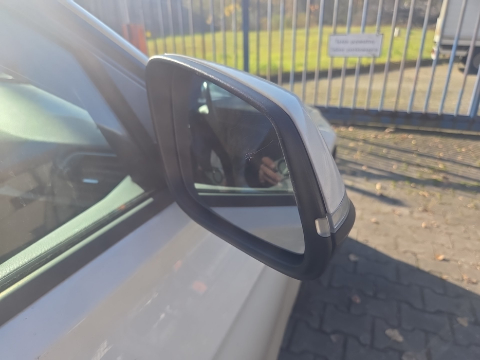 Zdjęcie zwierciadła lusterka prawego