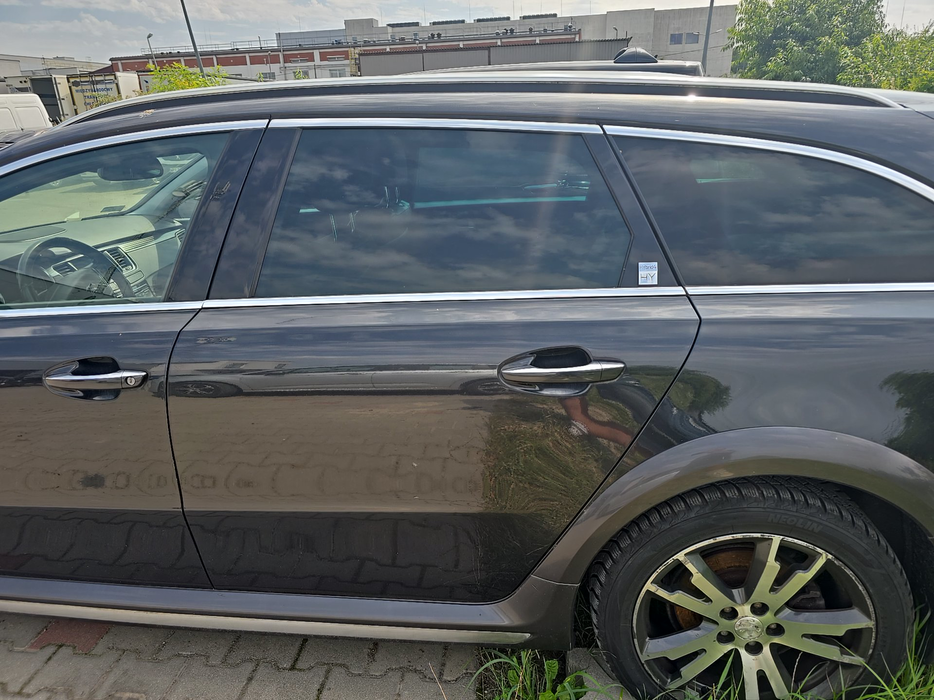 Zdjęcie drzwi tylne lewe wraz z szybą