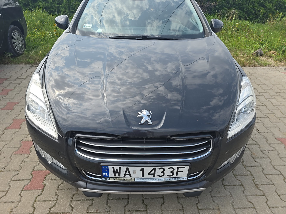 Zdjęcie pokrywy komory silnika