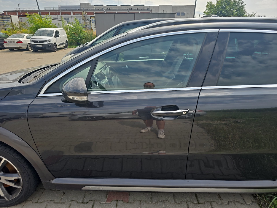 Zdjęcie drzwi przednich lewych wraz z szybą