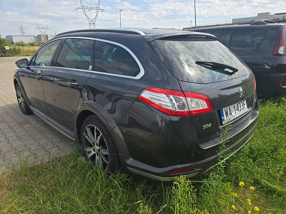 Zdjęcie po ukosie, lewy tył