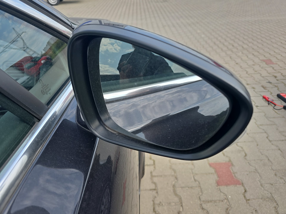 Zdjęcie zwierciadła lusterka prawego