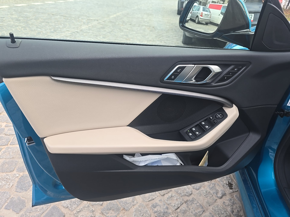 Zdjęcie tapicerki drzwi przednich lewych