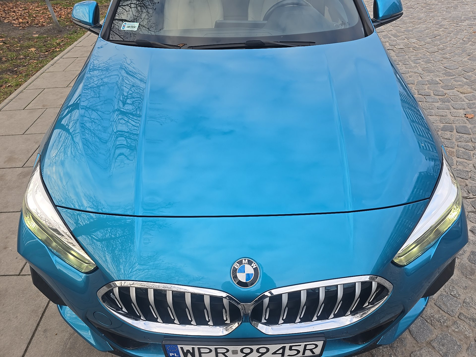 Zdjęcie pokrywy komory silnika