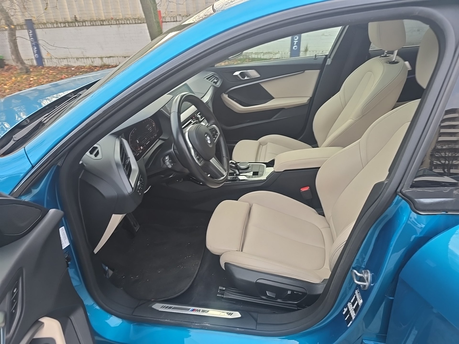 Zdjęcie wnętrza od kierowcy, przód