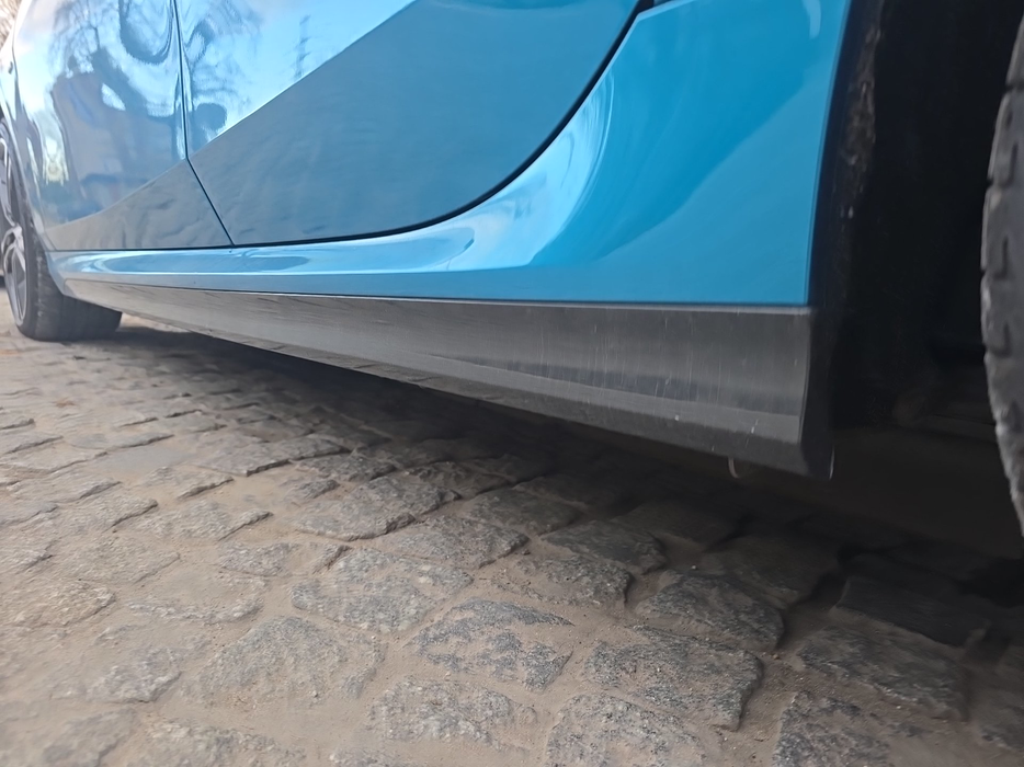 Zdjęcie progu tylnego lewego od dołu po przekątnej