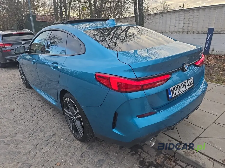 Zdjęcie po ukosie, lewy tył