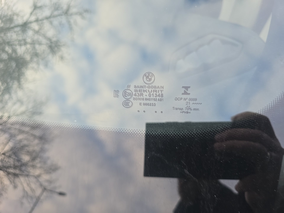 Zdjęcie szyby czołowej - zdjęcie uszkodzeń