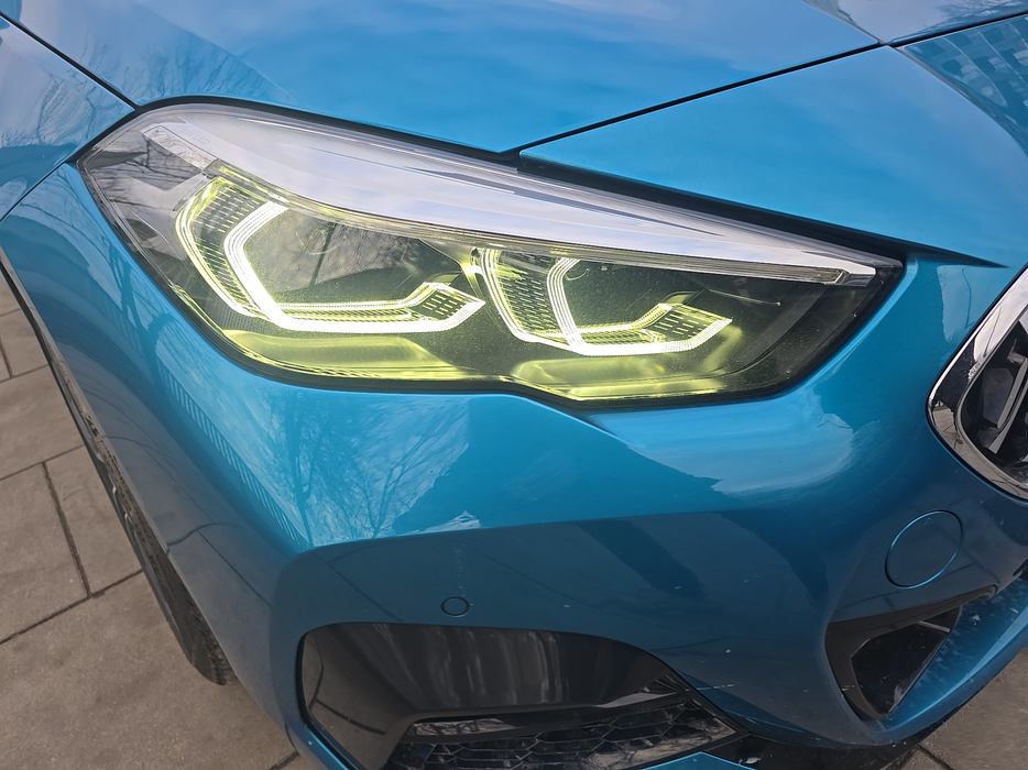 Zdjęcie oświetlenia przedniego i dolnego prawego