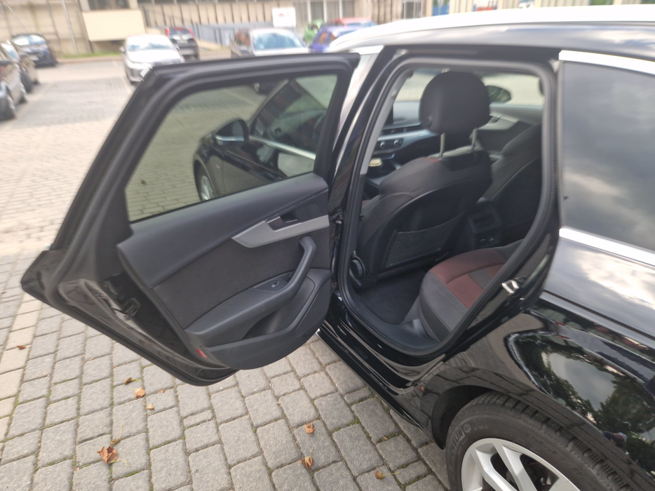 Zdjęcie wnętrza od kierowcy, tył
