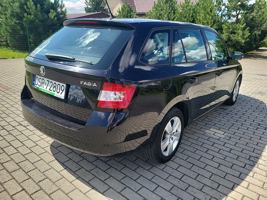 Zdjęcie po ukosie, prawy tył