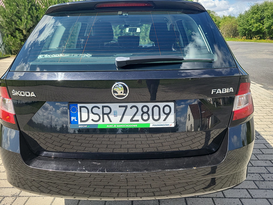 Zdjęcie pokrywy bagażnika