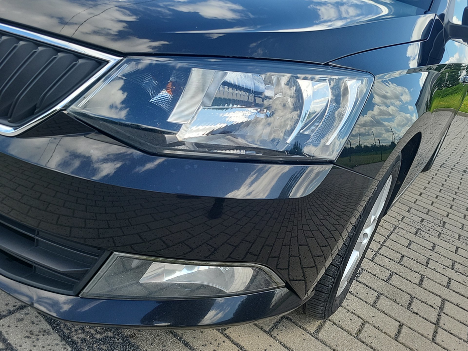 Zdjęcie oświetlenia przedniego i dolnego lewego