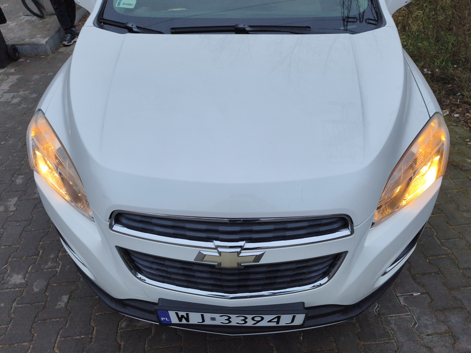 Zdjęcie pokrywy komory silnika