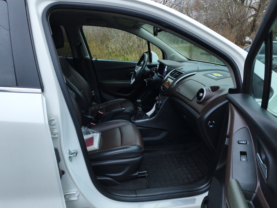 Zdjęcie wnętrza od pasażera, przód