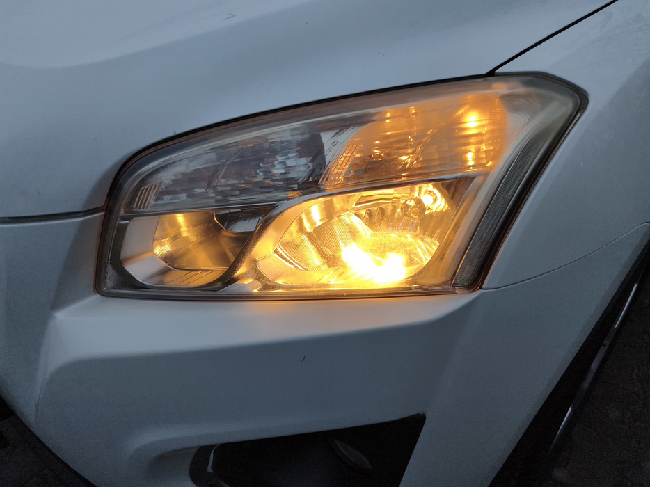 Zdjęcie oświetlenia przedniego i dolnego lewego