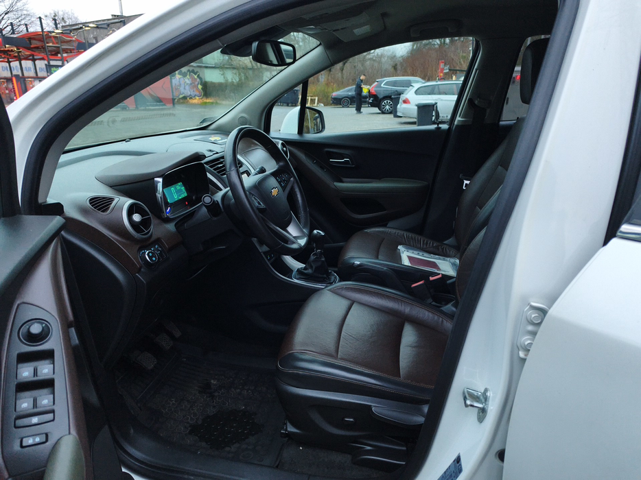 Zdjęcie wnętrza od kierowcy, przód