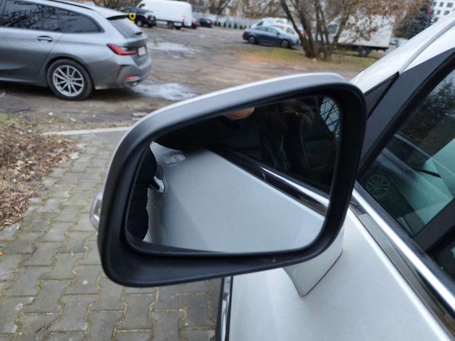 Zdjęcie zwierciadła lusterka lewego