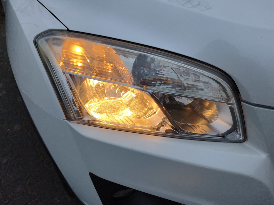 Zdjęcie oświetlenia przedniego i dolnego prawego