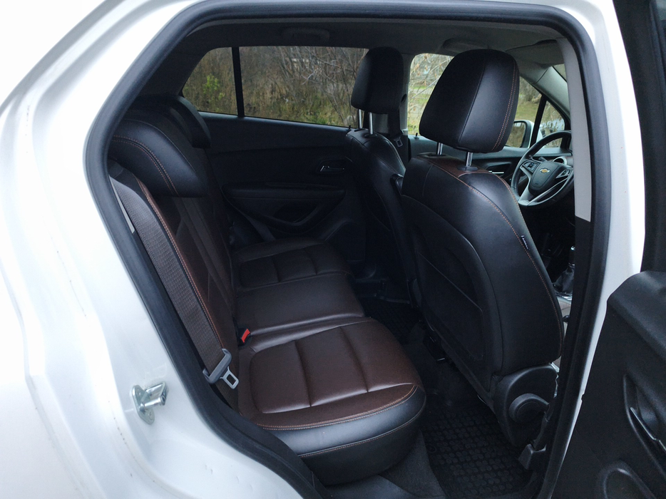 Zdjęcie wnętrza od pasażera, tył