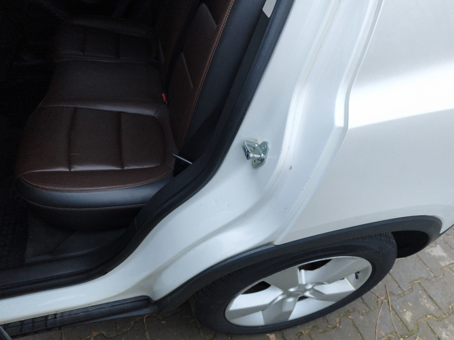 Zdjęcie słupka C lewego