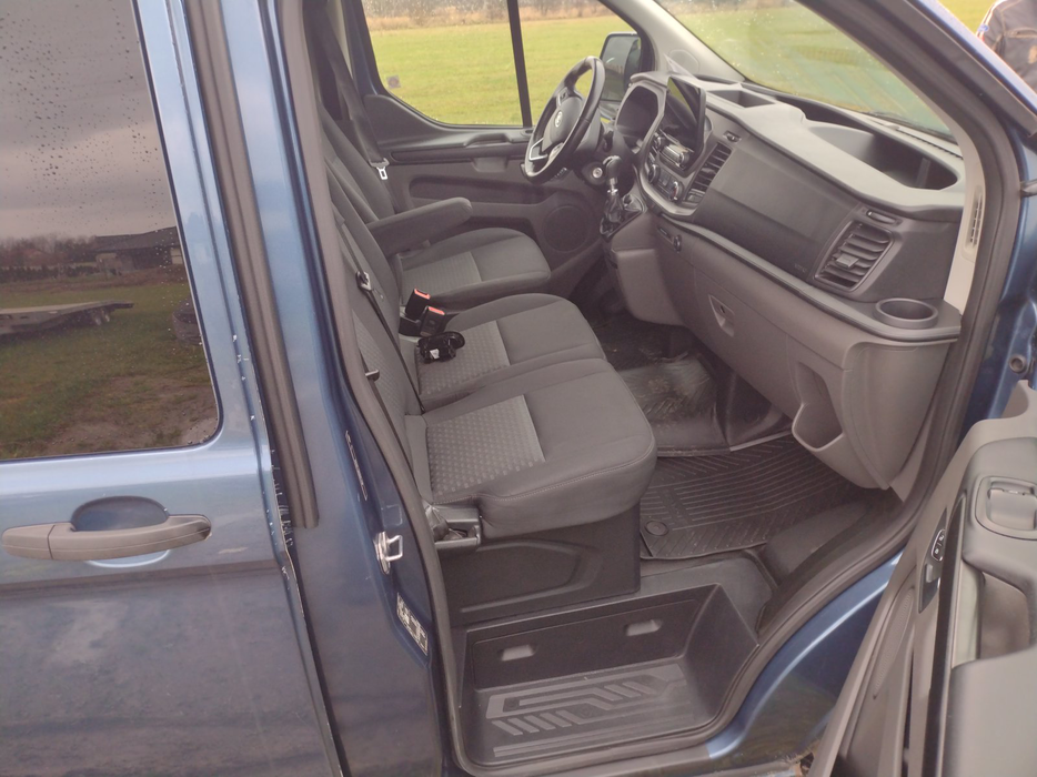 Zdjęcie wnętrza od pasażera, przód