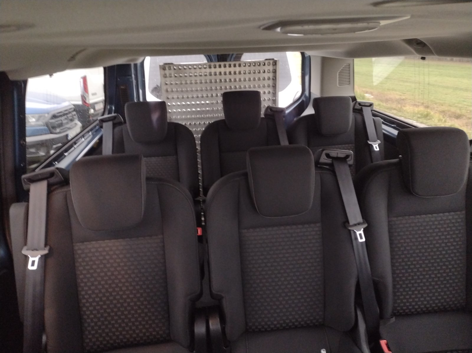 Zdjęcie kanapy tylnej z lewej strony