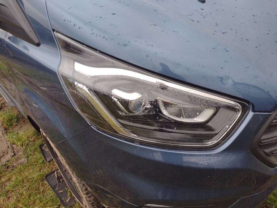 Zdjęcie oświetlenia przedniego górnego i dolnego prawego