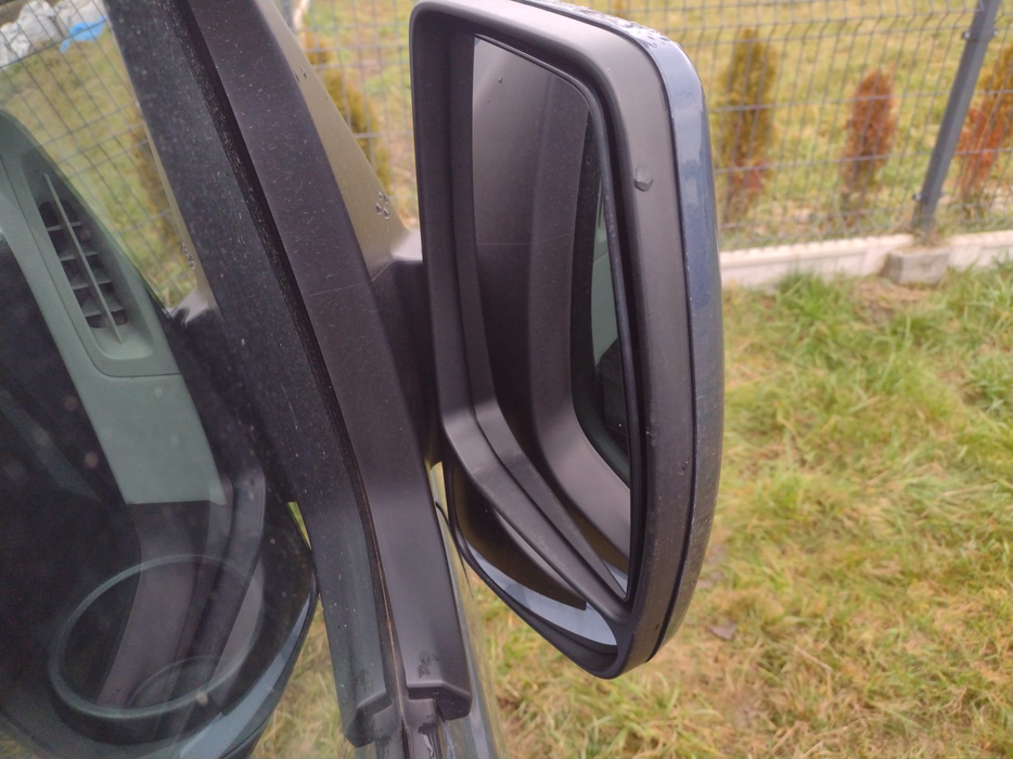 Zdjęcie zwierciadła lusterka prawego