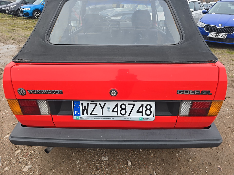 Zdjęcie pokrywy bagażnika