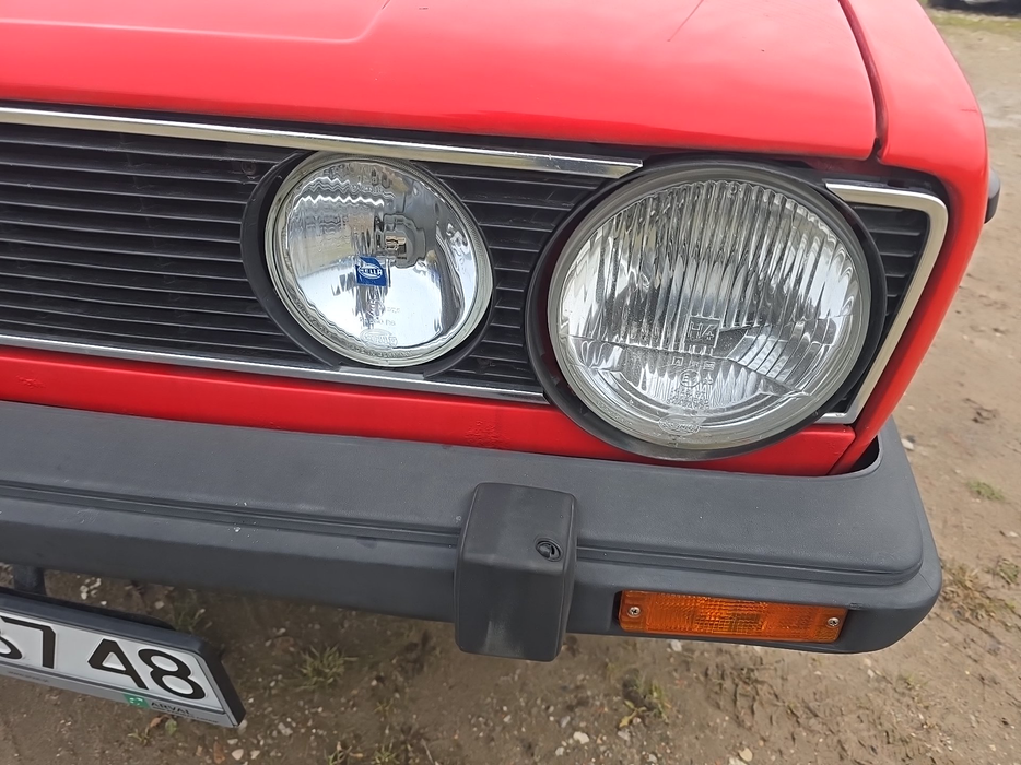 Zdjęcie oświetlenia przedniego i dolnego lewego