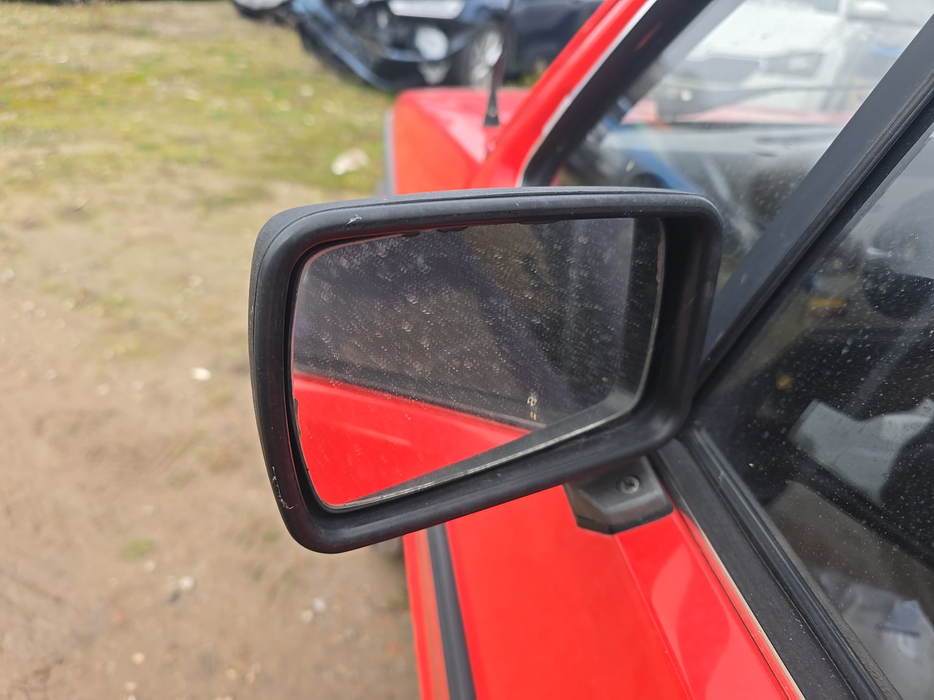 Zdjęcie zwierciadła lusterka lewego