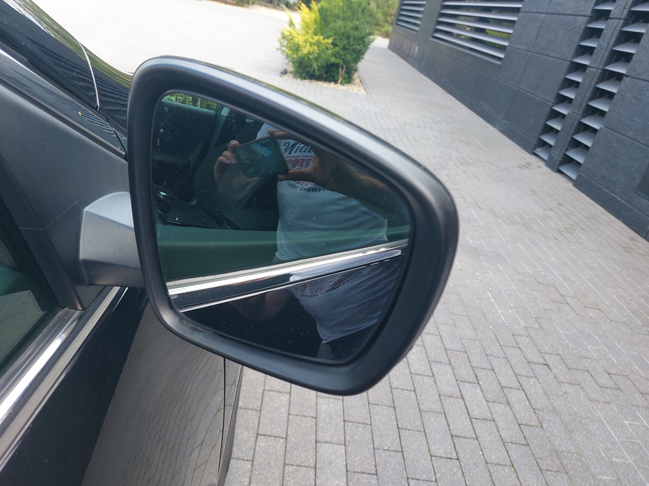 Zdjęcie zwierciadła lusterka prawego